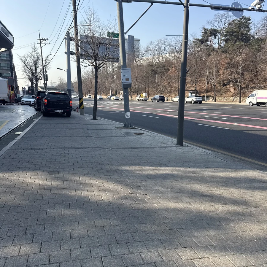 볼라드 설치 완료 - 서가건설 볼라드설치 시공 사례