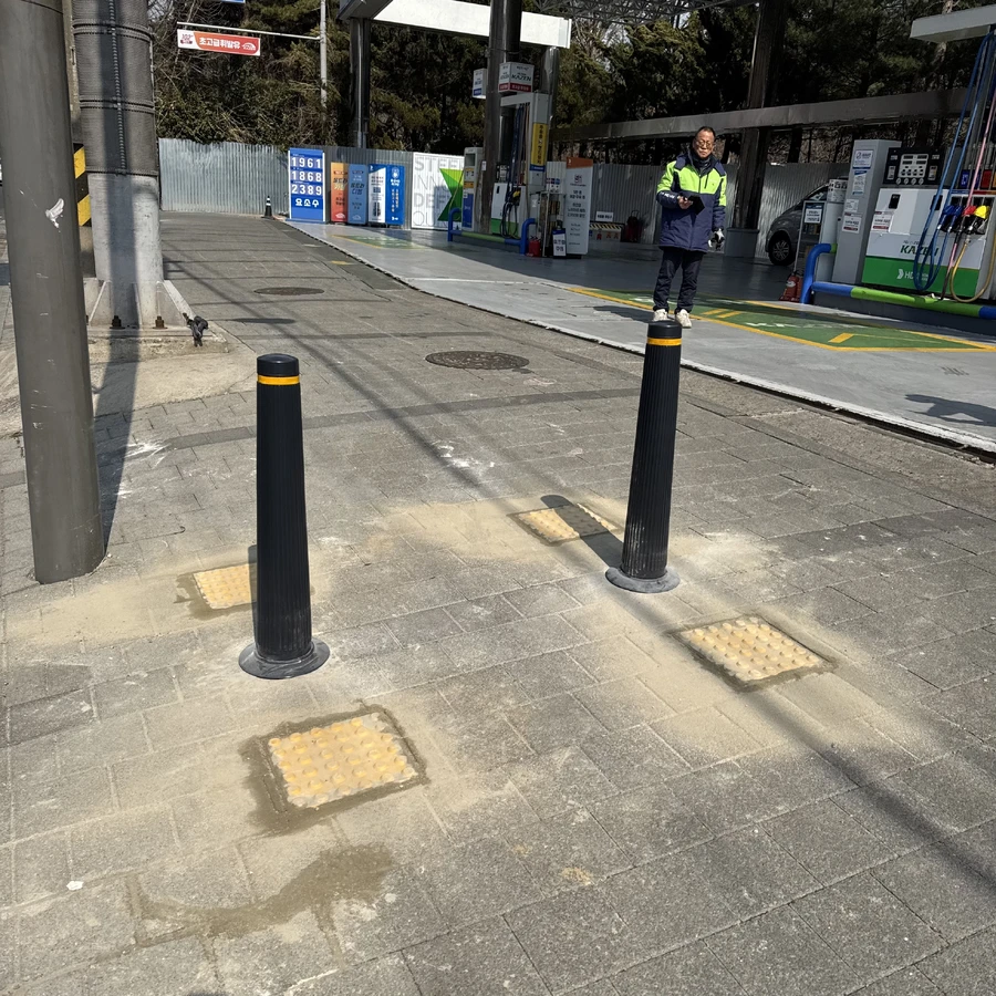 현장 시공 모습 - 서가건설 볼라드설치 시공 사례