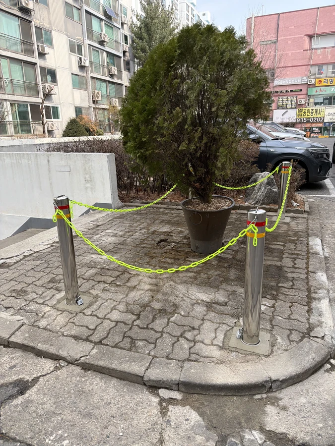 볼라드설치 시공 사례 4 - 주차방지